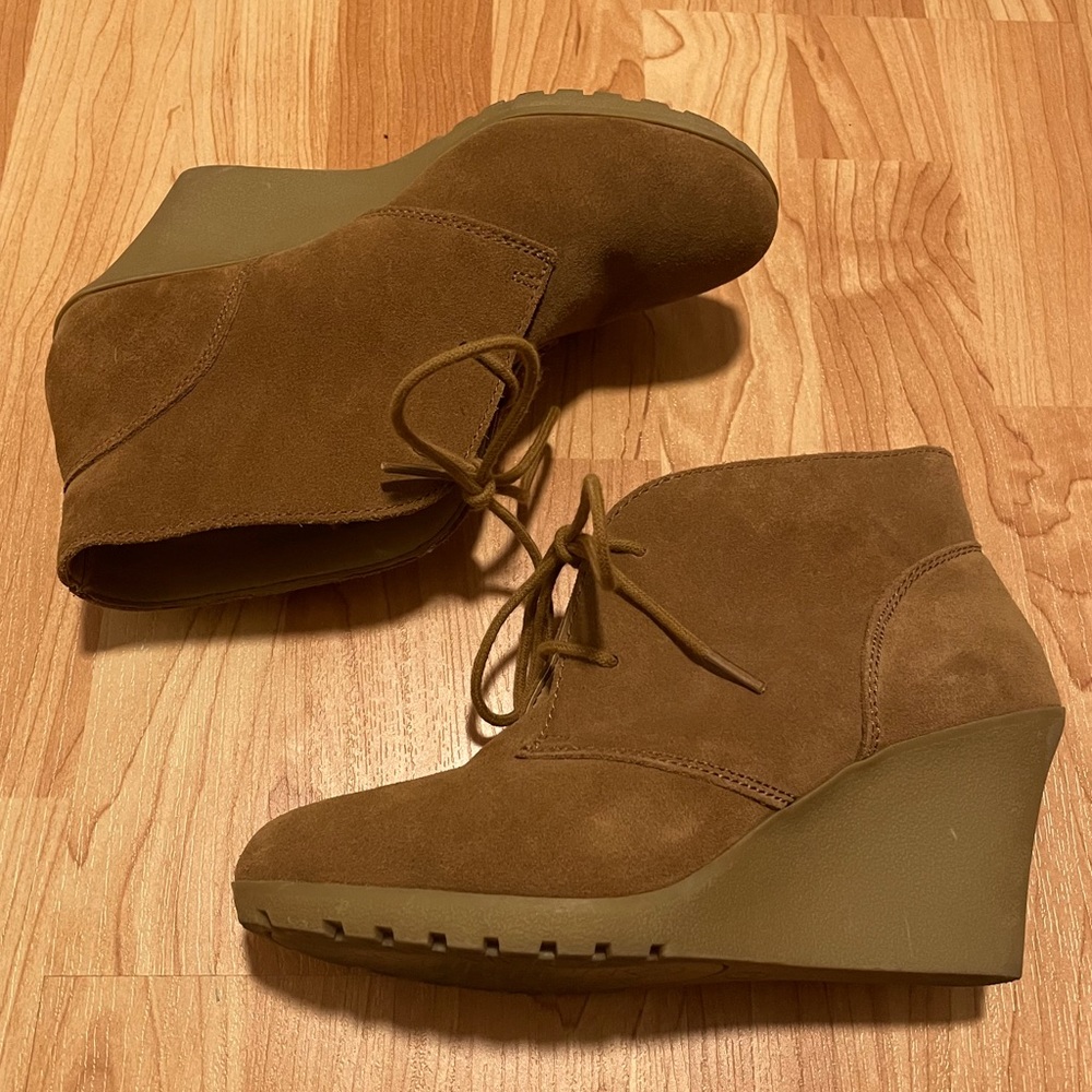 Suede leather wedge booties